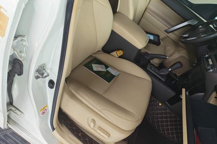 Used Toyota Prado 2015 2.7L Automatic Luxury Edition Right Front Seat