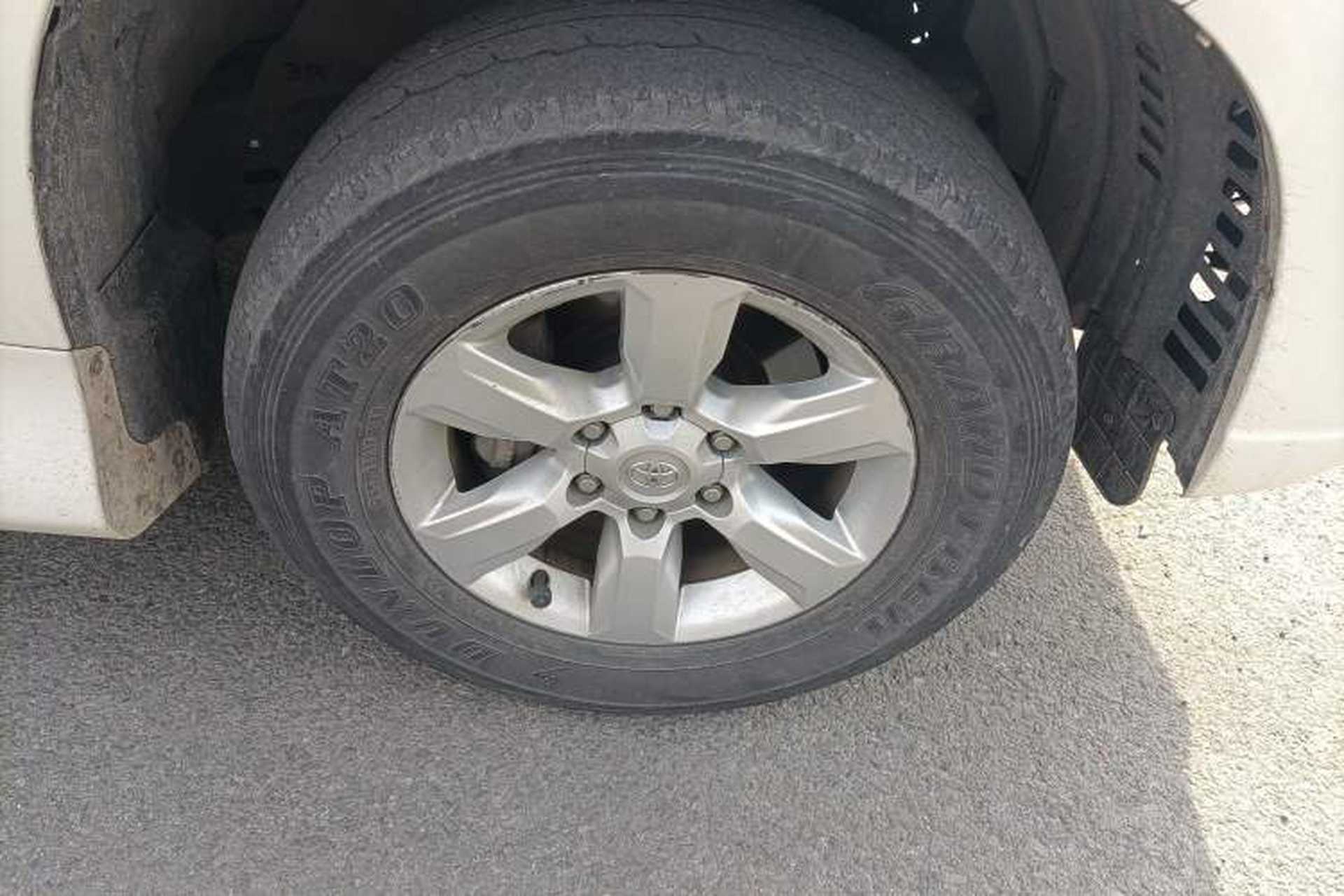 Used Toyota Prado  Right Front Wheel Hub