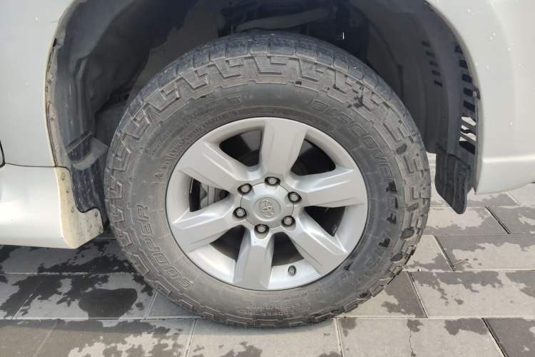 Used Toyota Prado  Right Front Wheel Hub