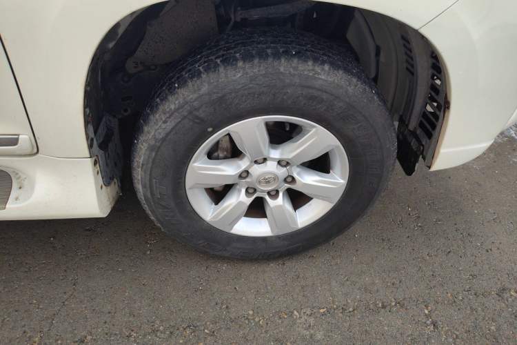 Used Toyota Prado  Right Front Wheel Hub