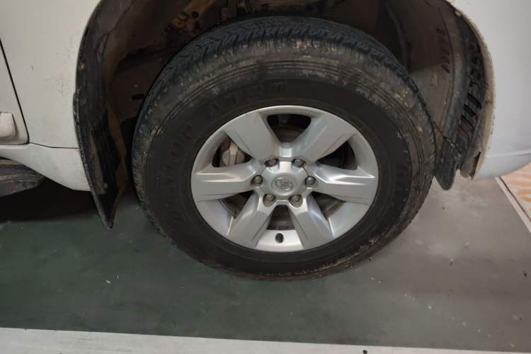 Used Toyota Prado 2015 2.7L Automatic Standard Edition Right Front Wheel Hub