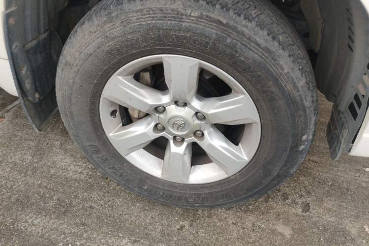 Used Toyota Prado  Right Front Wheel Hub