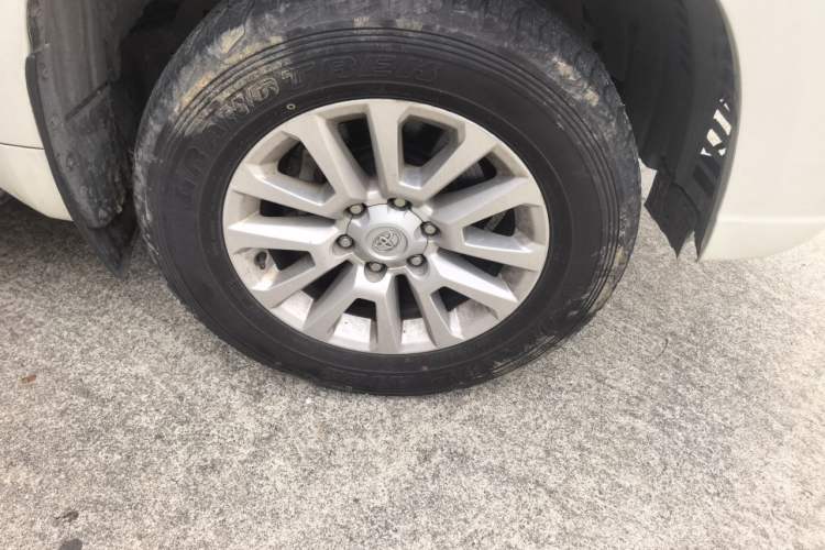 Used Toyota Prado  Right Front Wheel Hub