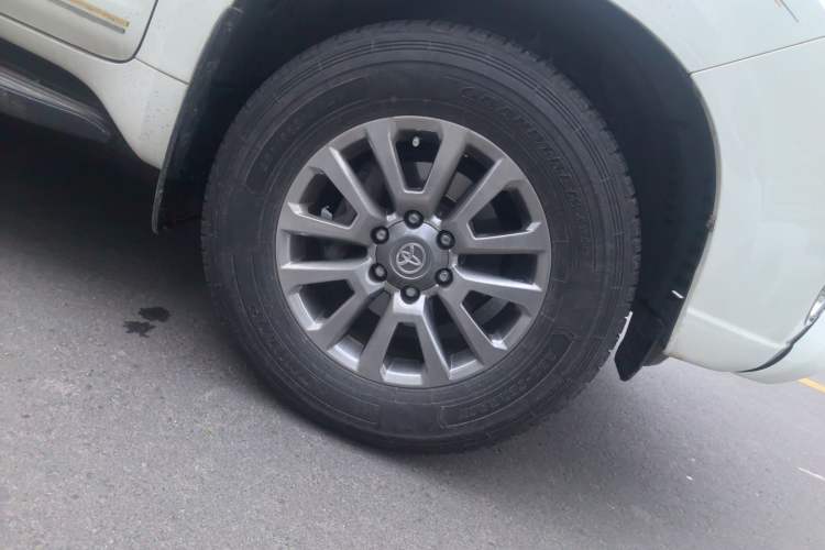 Used Toyota Prado  Right Front Wheel Hub
