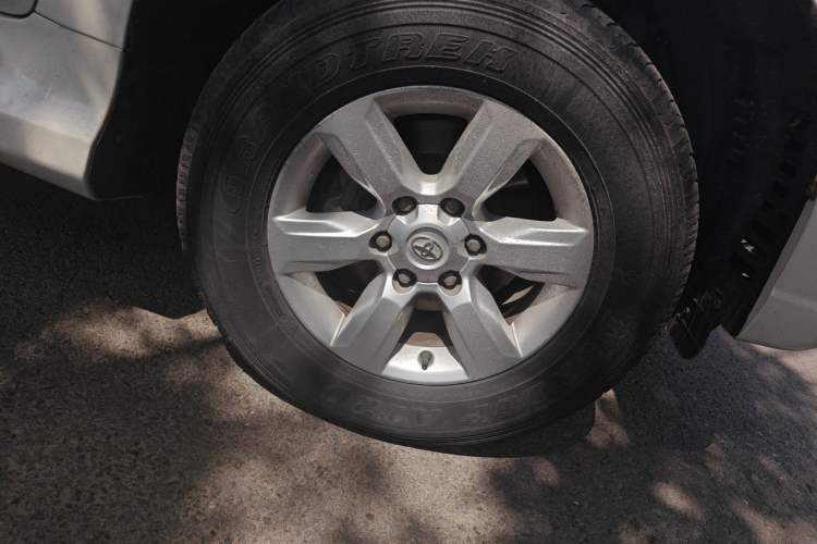 Used Toyota Prado 2015 2.7L Automatic Standard Edition Right Front Wheel Hub