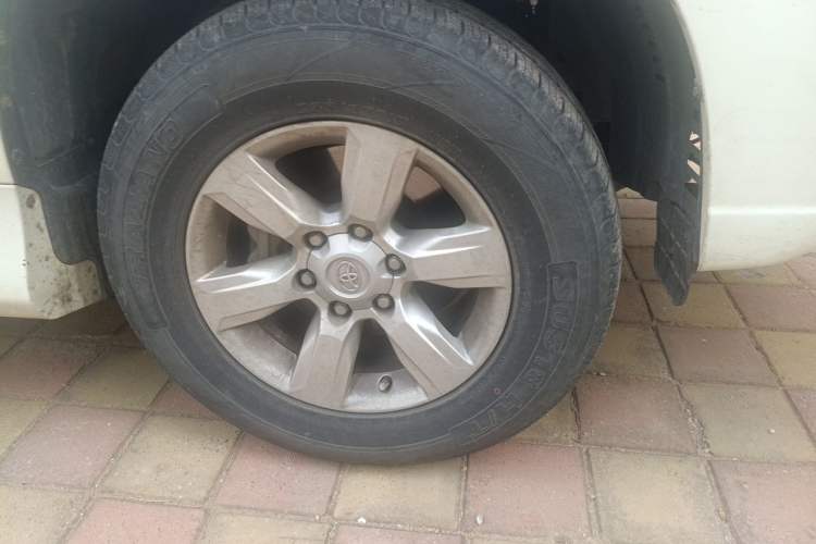 Used Toyota Prado  Right Front Wheel Hub