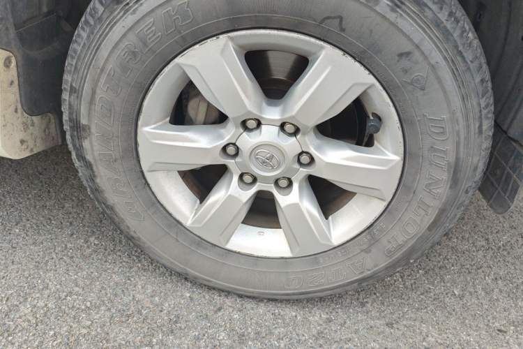 Used Toyota Prado  Right Front Wheel Hub