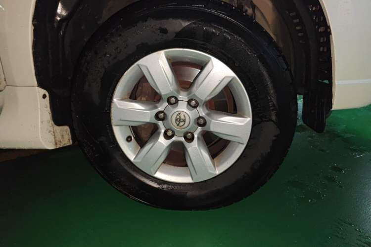 Used Toyota Prado  Right Front Wheel Hub