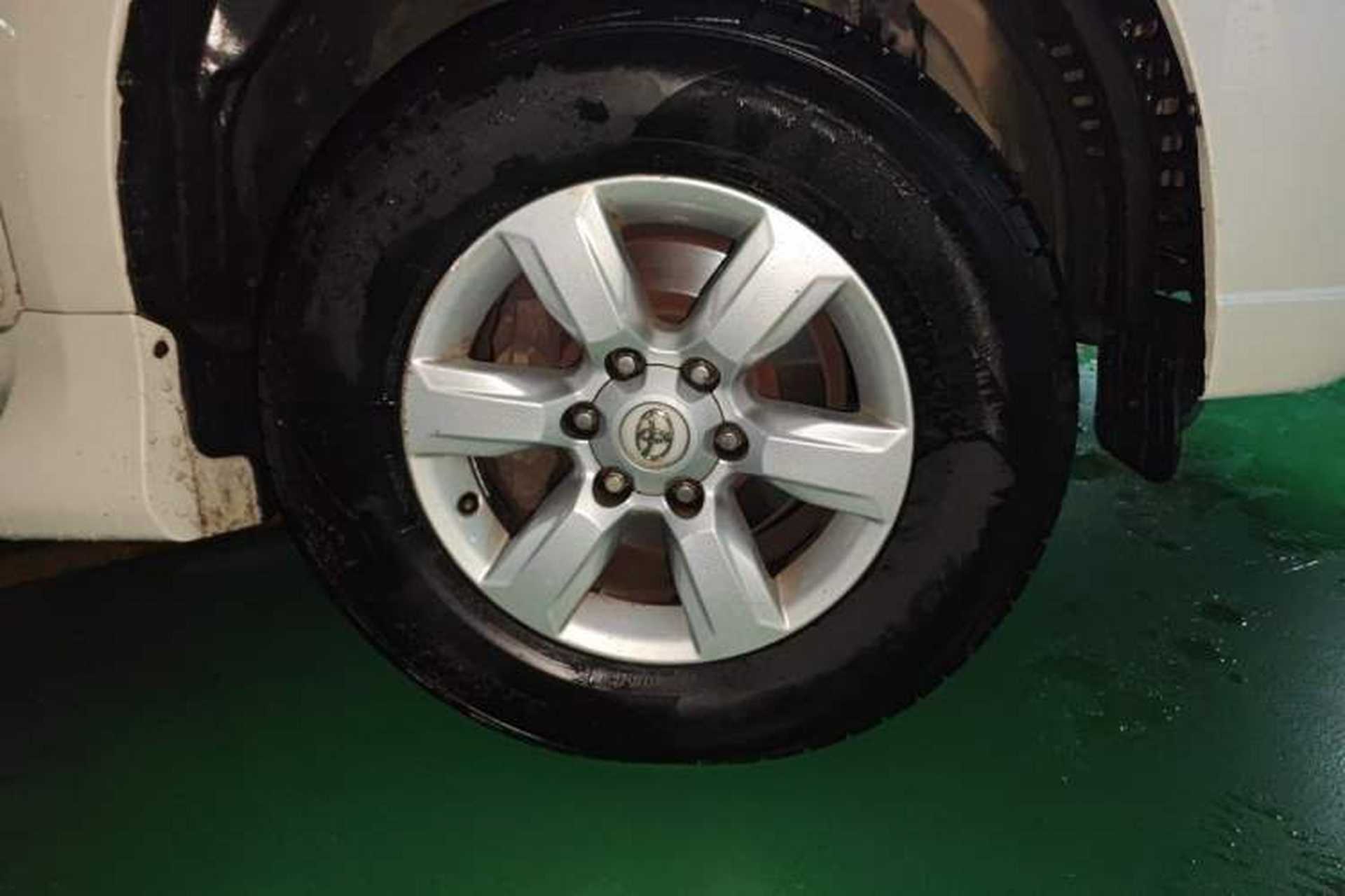 Used Toyota Prado  Right Front Wheel Hub