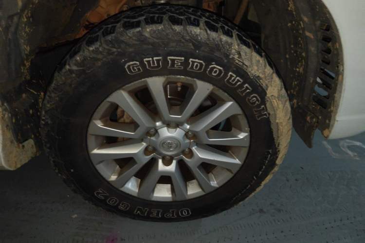 Used Toyota Prado  Right Front Wheel Hub