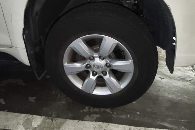 Used Toyota Prado  Right Front Wheel Hub