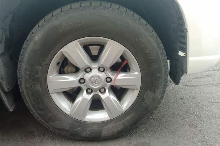 Used Toyota Prado  Right Front Wheel Hub