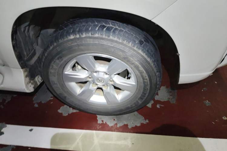 Used Toyota Prado  Right Front Wheel Hub