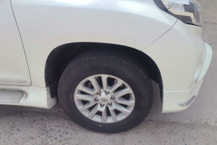 Used Toyota Prado  Right Front Wheel Hub