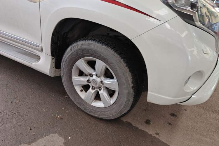 Used Toyota Prado  Right Front Wheel Hub