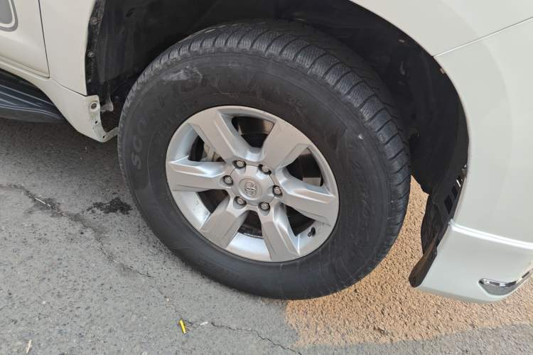 Used Toyota Prado  Right Front Wheel Hub