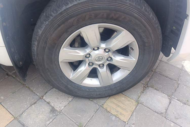 Used Toyota Prado 2015 2.7L Automatic Standard Edition Right Front Wheel Hub
