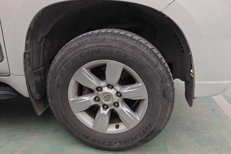 Used Toyota Prado 2015 2.7L Automatic Standard Edition Right Front Wheel Hub