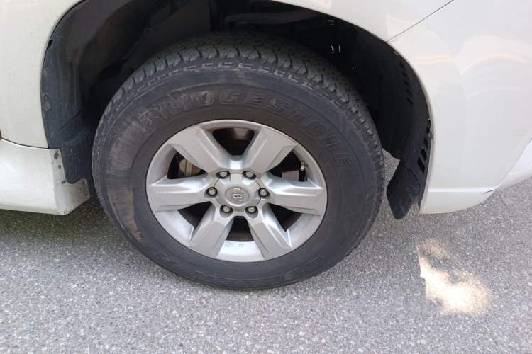 Used Toyota Prado 2015 2.7L 4x4 Gasoline Version 7 Seats U.S. Specification Right Front Wheel Hub