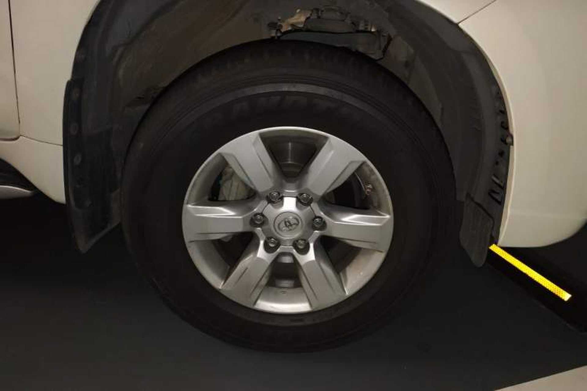 Used Toyota Prado 2015 2.7L Automatic Luxury Edition Right Front Wheel Hub