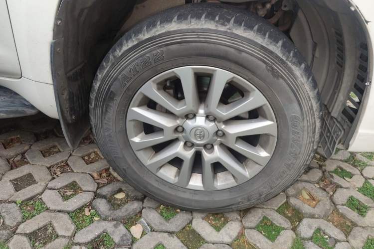Used Toyota Prado 2015 4000 Middle East Edition Right Front Wheel Hub