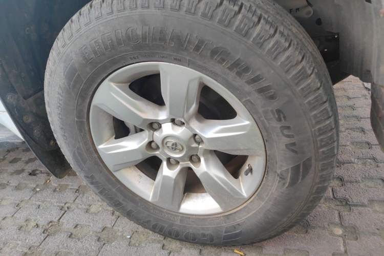 Used Toyota Prado 2015 2.7L Automatic Standard Edition Right Front Wheel Hub