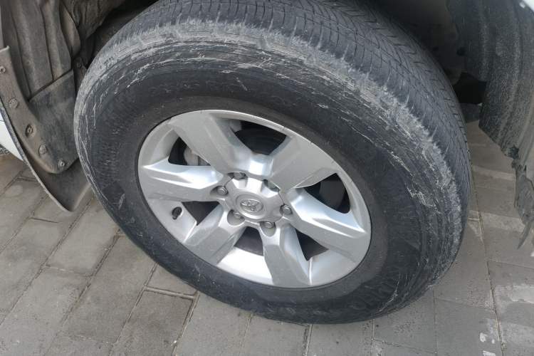 Used Toyota Prado 2015 2.7L Automatic Standard Edition Right Front Wheel Hub