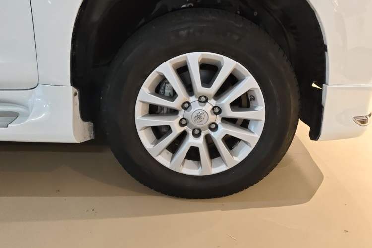 Used Toyota Prado  Right Front Wheel Hub
