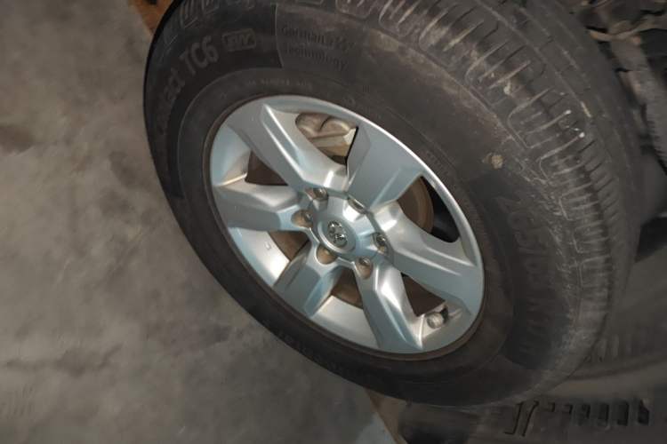 Used Toyota Prado  Right Front Wheel Hub