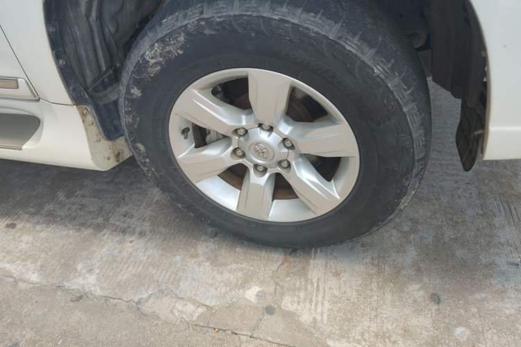 Used Toyota Prado  Right Front Wheel Hub
