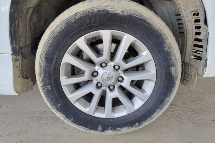 Used Toyota Prado 2015 2.7L Automatic Standard Edition Right Front Wheel Hub