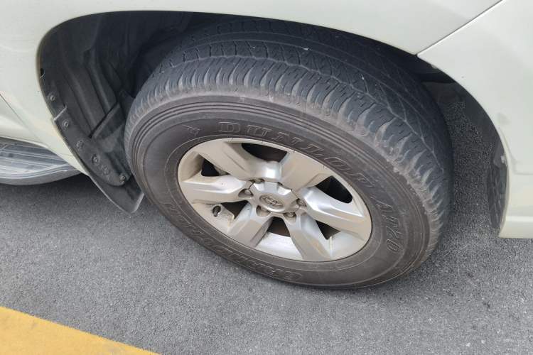 Used Toyota Prado 2015 2.7L Automatic Luxury Edition Right Front Wheel Hub