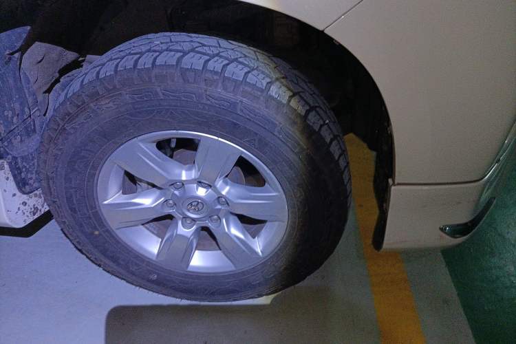 Used Toyota Prado  Right Front Wheel Hub