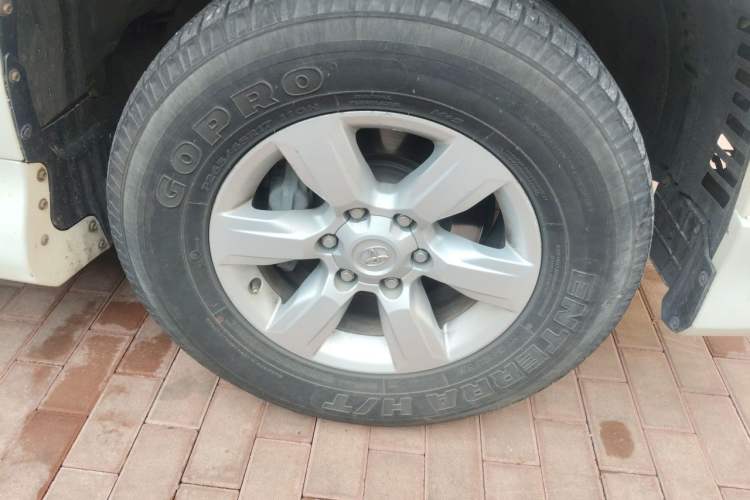 Used Toyota Prado  Right Front Wheel Hub