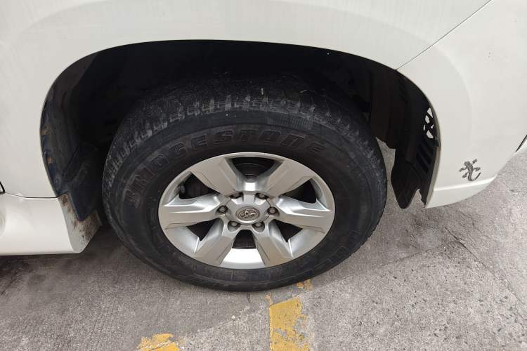 Used Toyota Prado 2015 2.7L TXL Middle East Version Right Front Wheel Hub