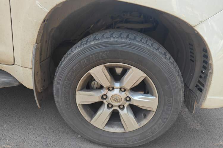Used Toyota Prado 2015 2.7L Automatic Luxury Edition Right Front Wheel Hub