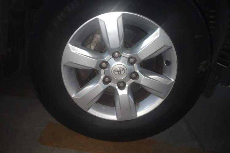 Used Toyota Prado 2015 2.7L Automatic Standard Edition Right Front Wheel Hub