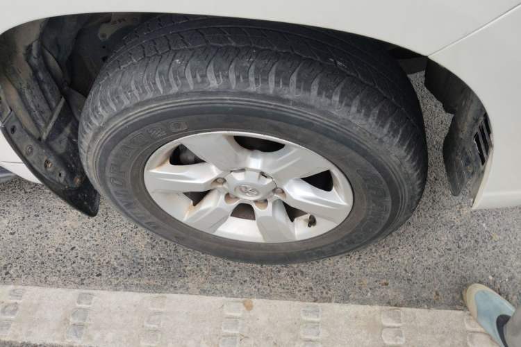 Used Toyota Prado  Right Front Wheel Hub