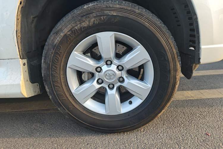 Used Toyota Prado  Right Front Wheel Hub
