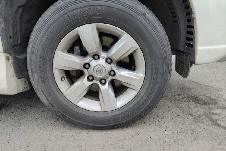 Used Toyota Prado  Right Front Wheel Hub