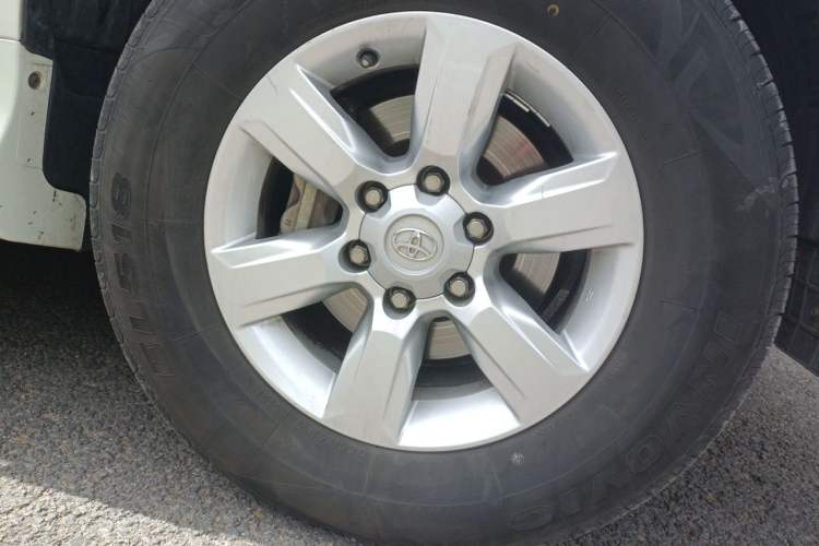 Used Toyota Prado  Right Front Wheel Hub