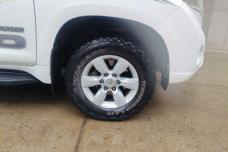 Used Toyota Prado  Right Front Wheel Hub