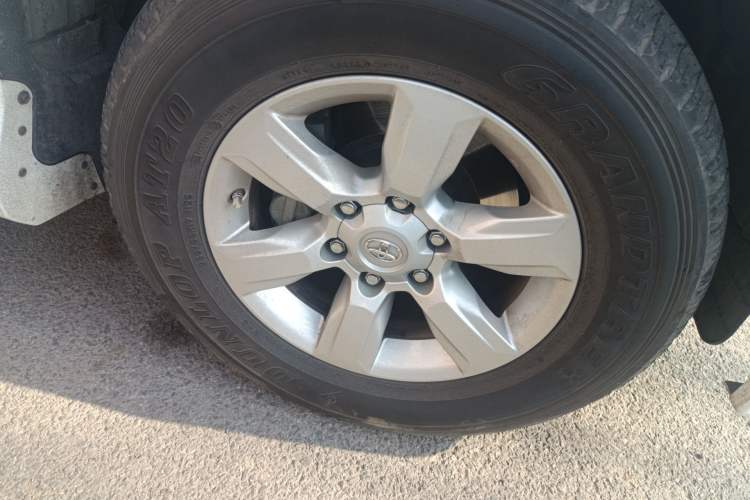 Used Toyota Prado  Right Front Wheel Hub