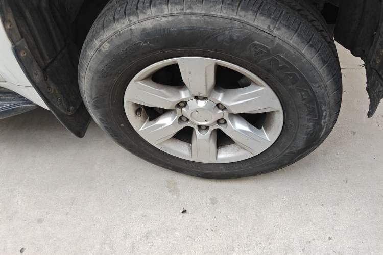 Used Toyota Prado 2015 2.7L Automatic Standard Edition Right Front Wheel Hub