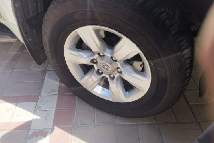 Used Toyota Prado  Right Front Wheel Hub