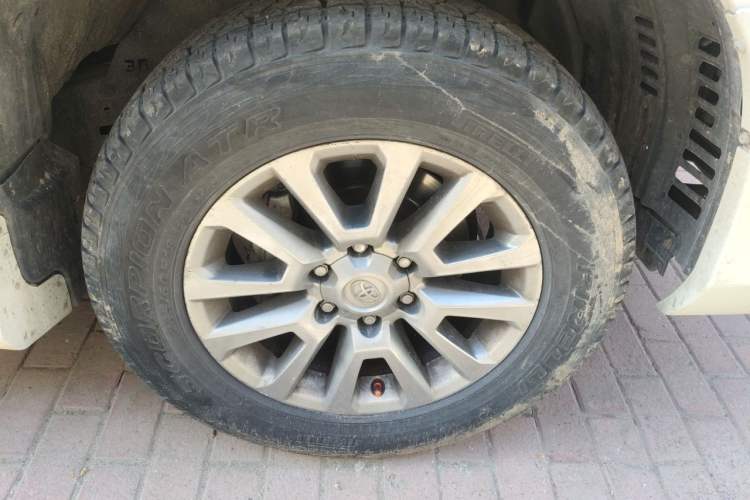 Used Toyota Prado 2015 2.7L Automatic Standard Edition Right Front Wheel Hub