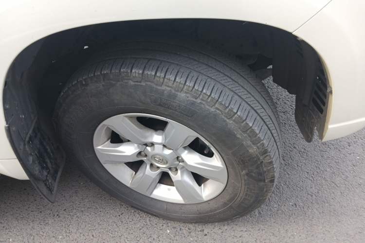 Used Toyota Prado 2015 2.7L Automatic Luxury Edition Right Front Wheel Hub