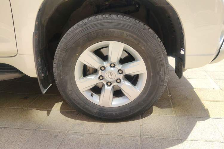 Used Toyota Prado  Right Front Wheel Hub