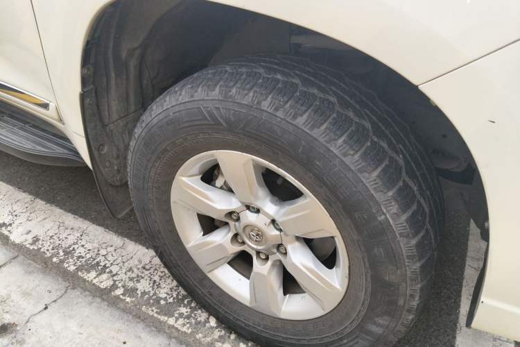 Used Toyota Prado  Right Front Wheel Hub