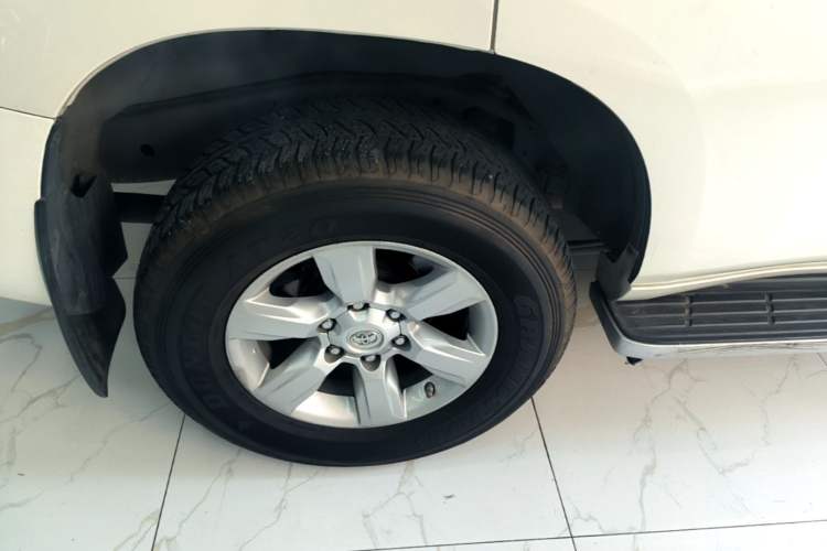 Used Toyota Prado 2015 2.7L Automatic Luxury Edition Right Rear Wheel Hub